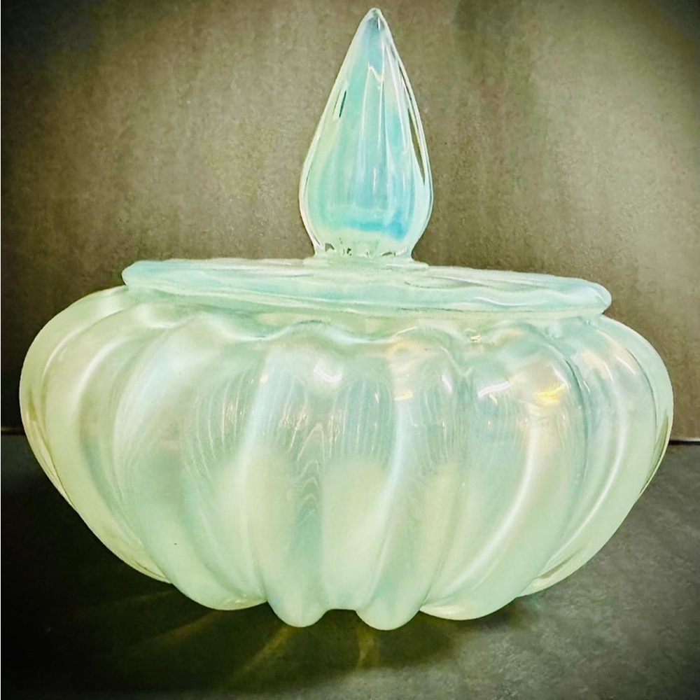 Powder Blue Opalescent Powder Jar Exceptional Murano Italy - Picture 2 of 5